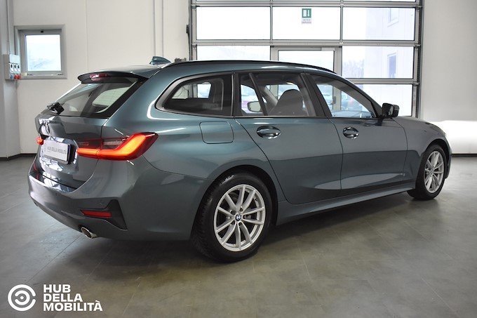 BMW 318d 48V Touring Business Advantage